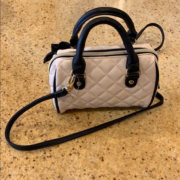 Betsey Johnson small handbag - Picture 4 of 5